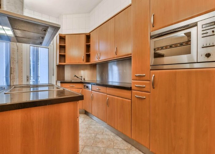 Custom Kitchen Cabinets in Dubai