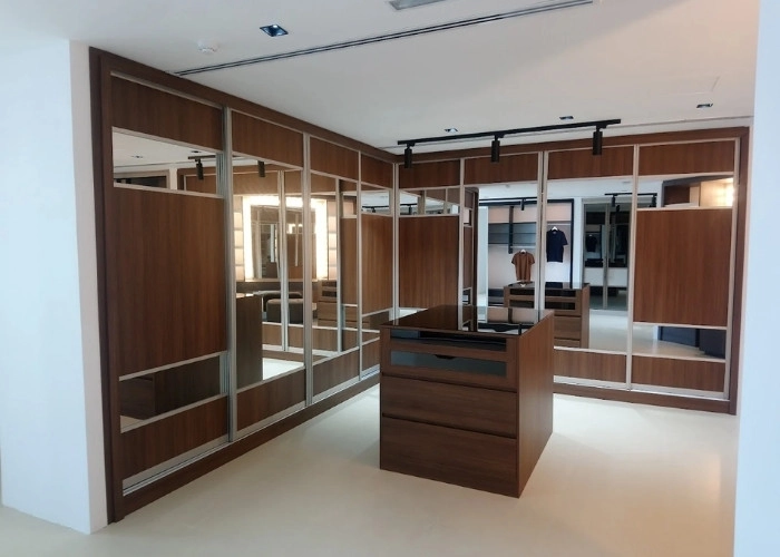 Luxury Custom Walk-in Wardrobe with Mirrors