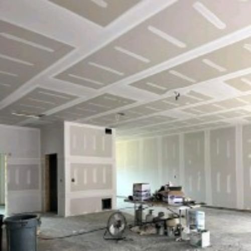 Crack-resistant gypsum board ceiling installation