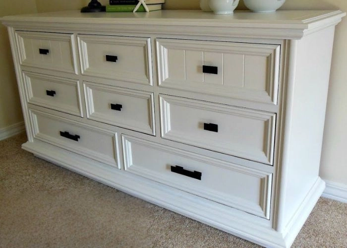 Non-reflective matte finish for workspace comfort.